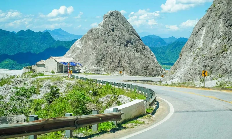 Mai Chau Thung Khe Pass in Mai Chau