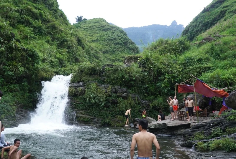 Du Gia waterfall - 4 day ha giang loop Du Gia waterfall - 4 day ha giang loop