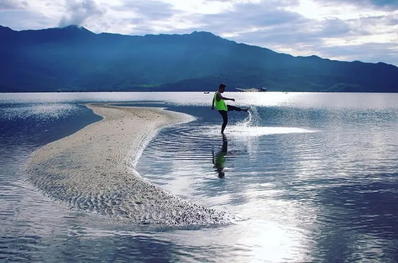 Lang Co Bay beach and mountain scenery da nang to hoi an private car