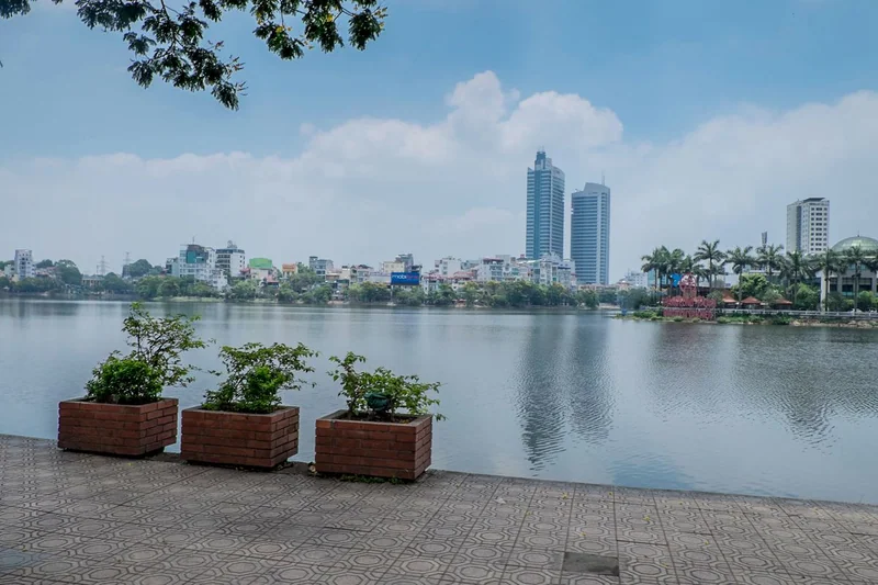 Best Place to Stay in Hanoi for Backpackers: 5 Areas and 3 Places Tay Ho West Lake