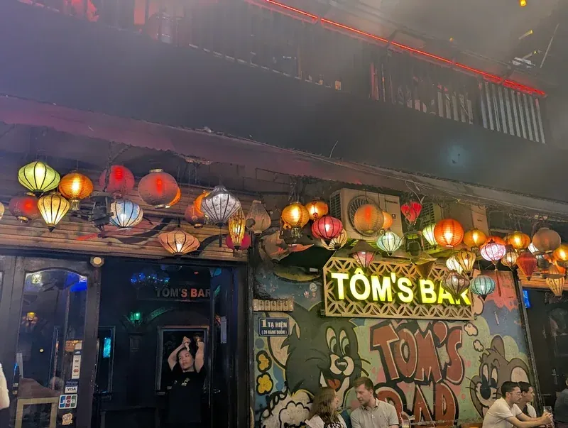 Secret Bar & Pub - hanoi old quarter nightlife