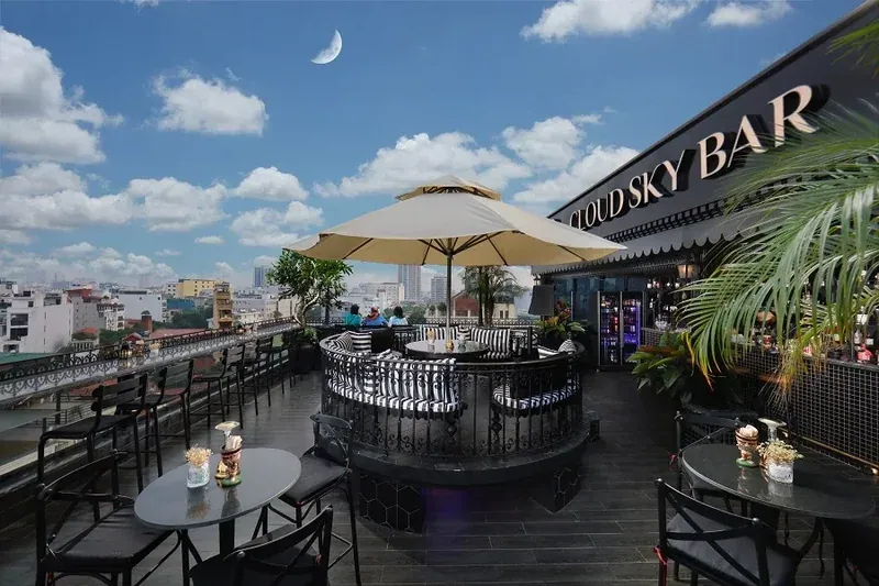 Cloud Sky Bar