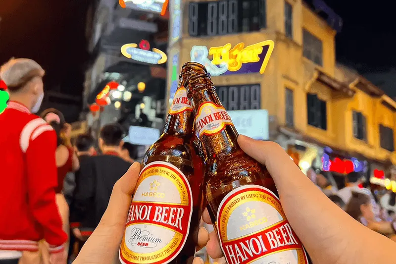 Bia hoi Hanoi on Ta Hien Street things to do in hanoi old quarter