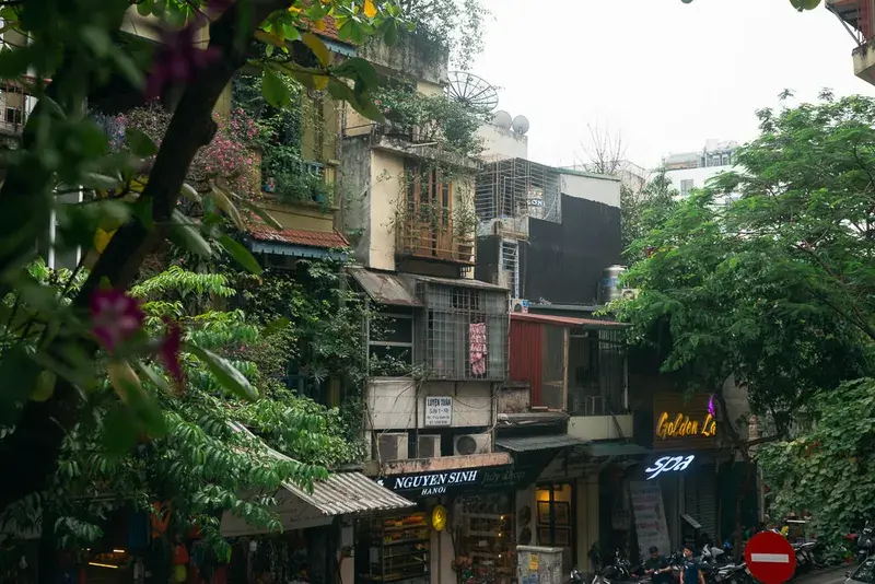 Quiet corner of Hanoi’s Old Quarter filled with narrow houses, cafés, and everyday city life hanoi itinerary 3 days