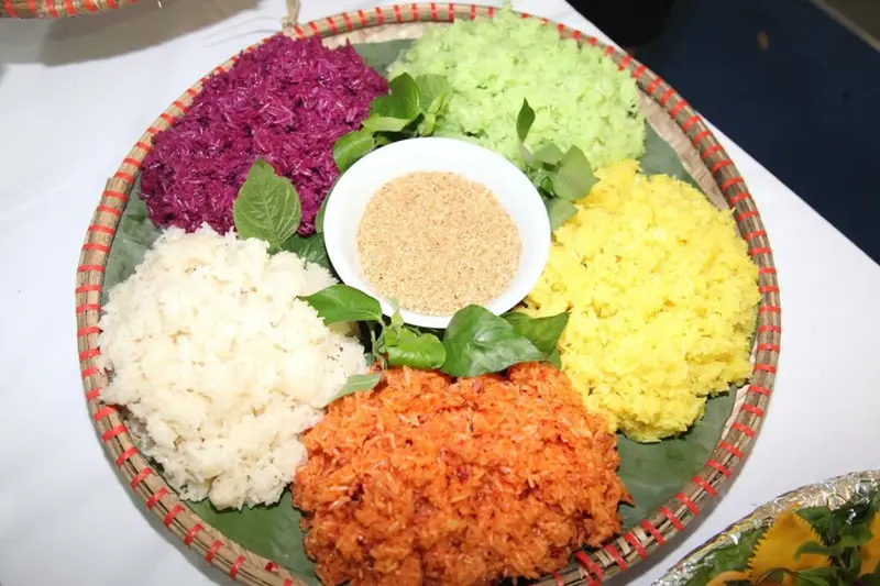 Colorful five-color sticky rice dish Xôi ngũ sắc - five-color sticky rice
