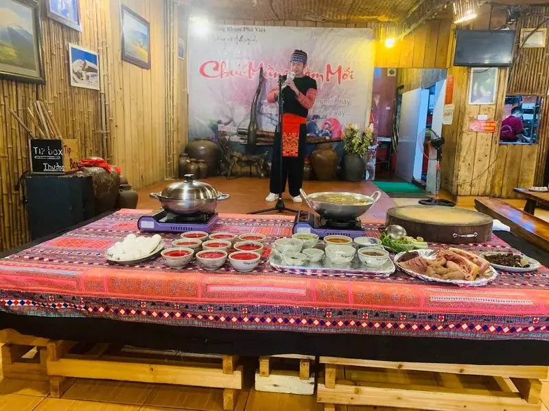 Ethnic-style cooking demonstration at A Quynh where to eat in sapa