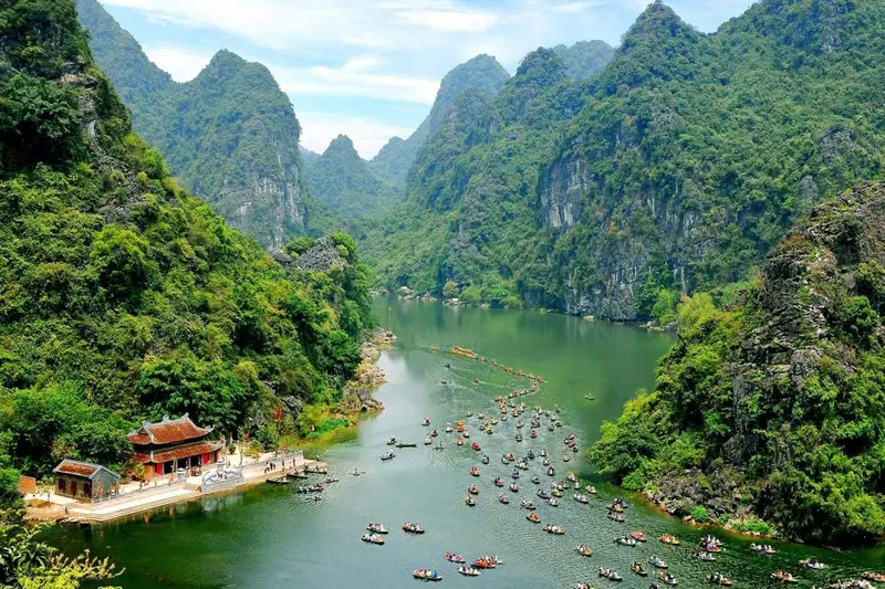 Scenic river view in Hoa Lu ha long bay alternative
