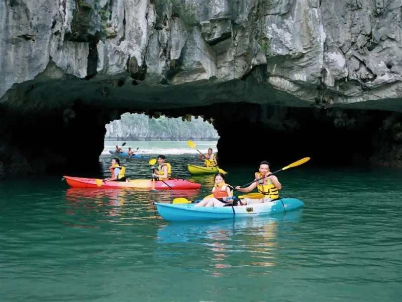Day 2: Trinh Nu & Roster Cave kayaking + Ba Trai Dao swim (Lan Ha Bay) + Me Cung Cave halong bay kayak rental