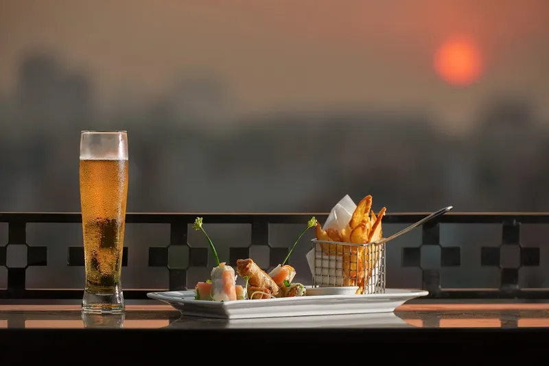 Lighthouse Sky Bar - rooftop bar ha noi