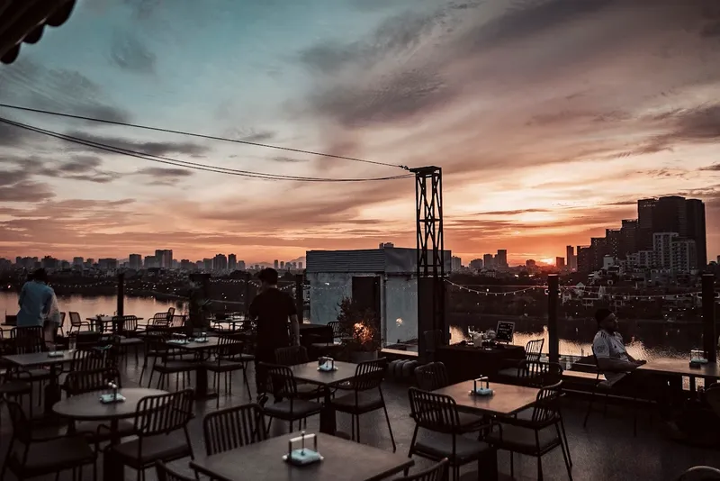 SkyOn9 Rooftop Westlake