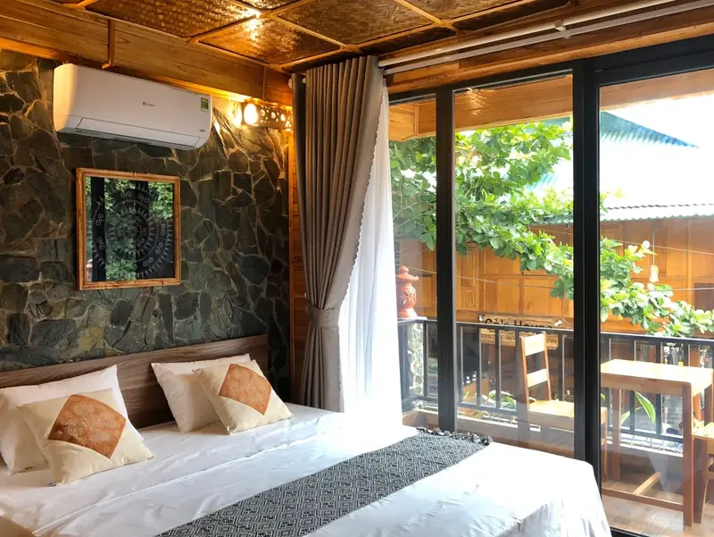 Peaceful ecohouse room overlooking greenery homestay mai chau