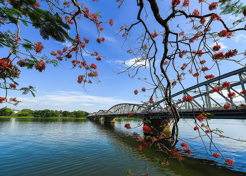Thien Mu Pagoda along the Perfume River how many days hue
