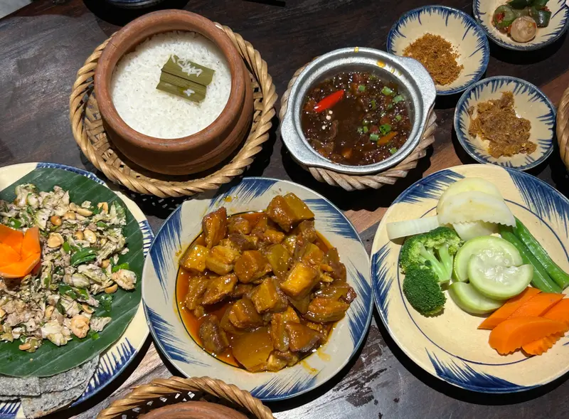 Hue imperial cuisine served family-style hue vietnam things to do