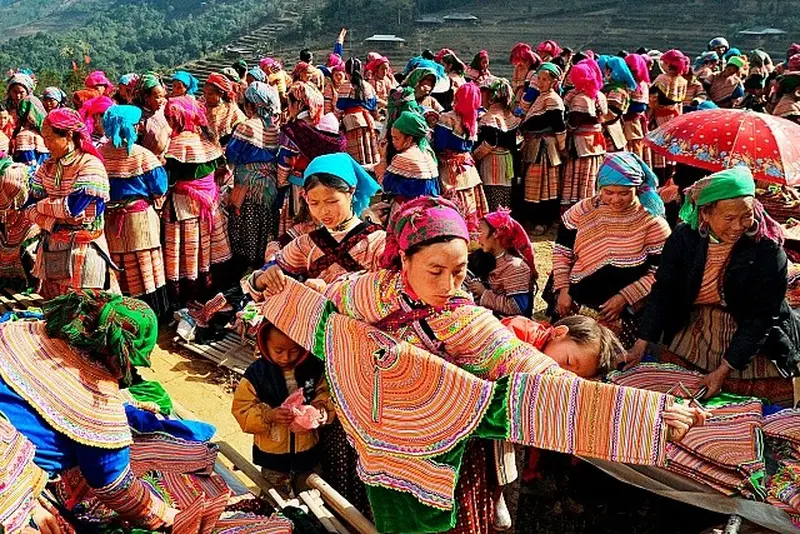 Colorful ethnic groups gathering at Meo Vac best way to do ha giang loop