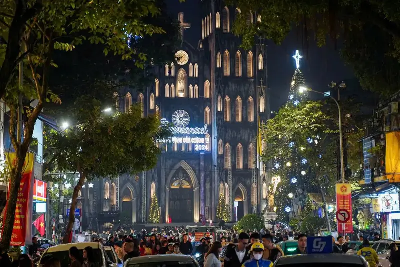 things to do in hanoi at night