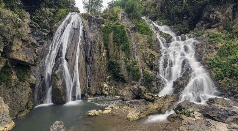 Cool, clear waters of Go Lao Waterfall things to do in mai chau