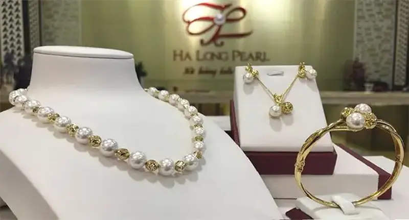 Elegant pearl pieces from Ha Long What to Buy in Ha Long Bay